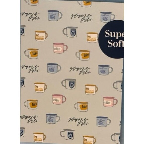 Gilmore girls Luke’s Plush throw blanket - Picture 3 of 6